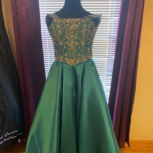 Tiffany size 12 emerald green formal gown